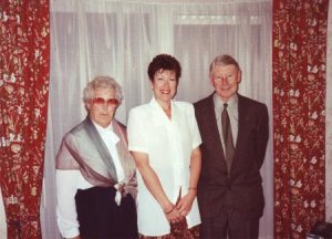 Jo with his wife Ellen and daughter Gillian Gordon